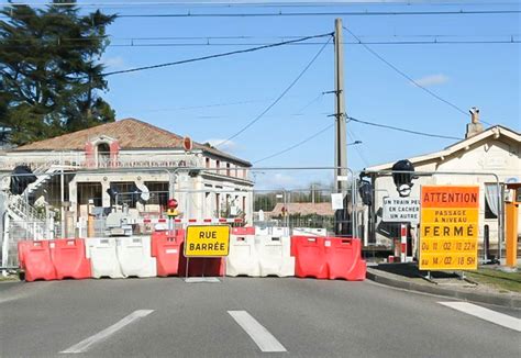 Travaux en cours sur les passages à niveau Nalliers 85370 Commune