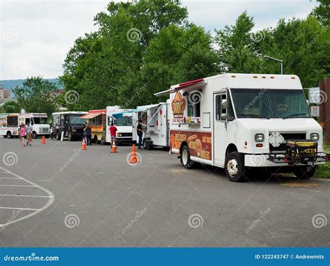 Variety of Food Trucks in Parking Lot Editorial Photography - Image of variety, popularity ...