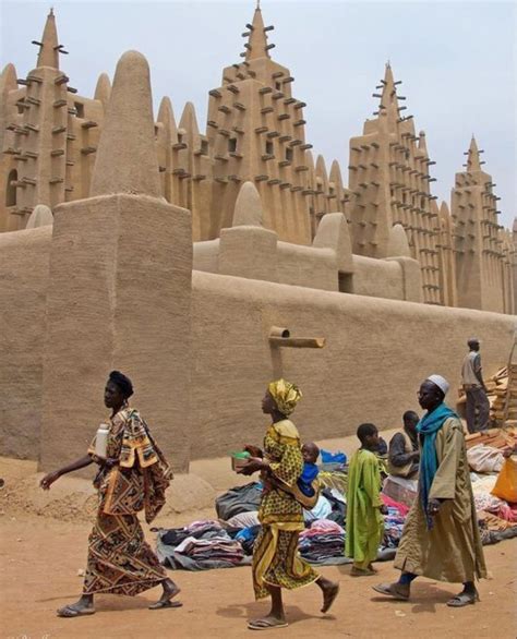 Great Mosque of Djenne: The Largest Mud Building In The World ...