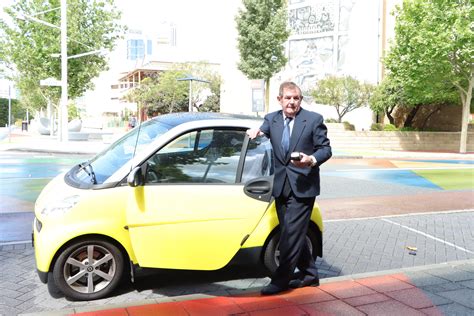 Smartcar Yellow – Star Cars Agency