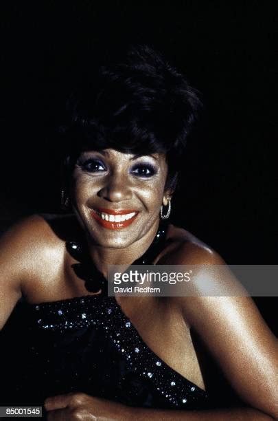 Shirley Bassey Photos And Premium High Res Pictures Getty Images