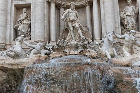 Premium Photo | Rome trevi fountain detail view