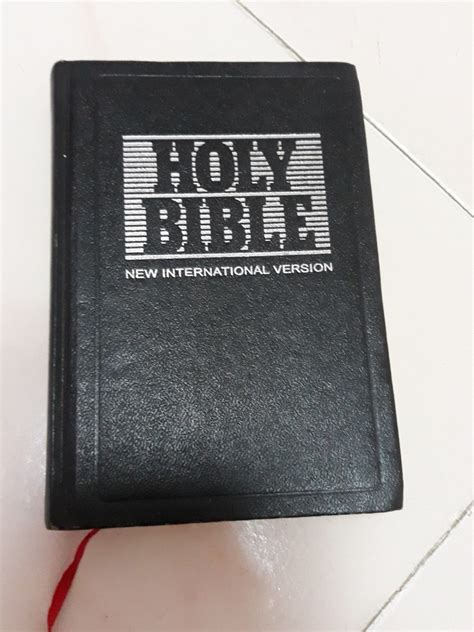 Holy Bible Niv Small Version Hobbies And Toys Books And Magazines