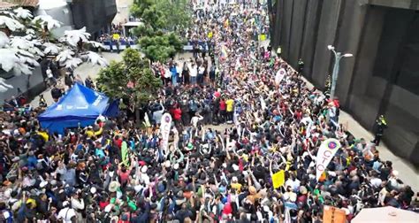 El Minarca on Twitter Les tocó meter a la gente en una calle más