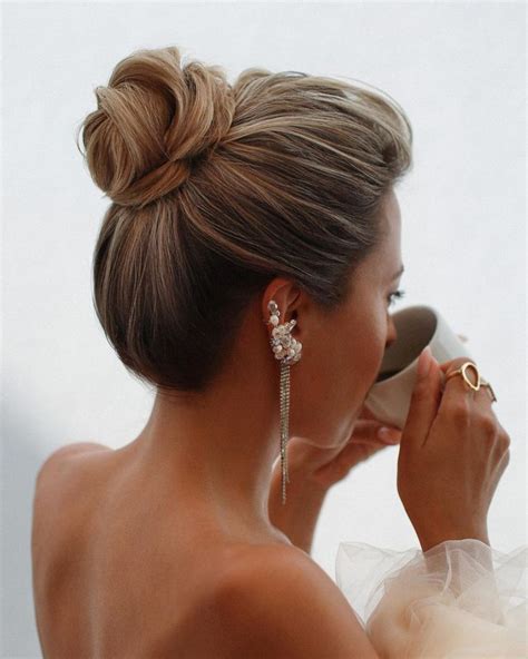 Swept Back Wedding Hairstyles 30 Best Looks Expert Tips Wedding