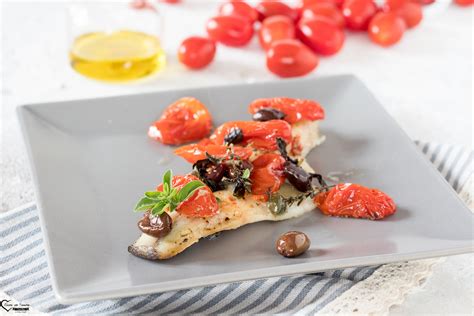 Branzino Al Forno Con Pomodorini Ricetta Spigola Al Forno Pomodorini