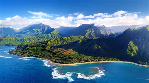 hawaiis volcanic landscape  reshaping  islands  time