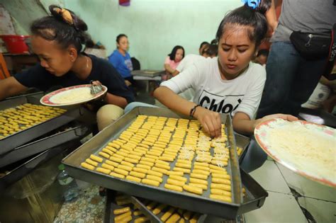 Menjelang Lebaran Industri Kue Kering Rumahan Banjir Pesanan