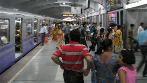 Sparks in third rail hit Kolkata Metro services | Kolkata News | Zee News