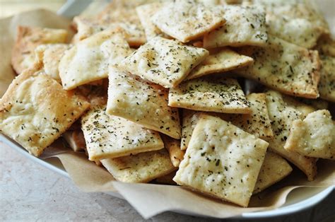 Базовый рецепт крекеров. Крекеры с кунжутом и розмарином: fullandhappy ...