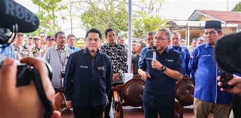 Menteri Perdagangan Bersama Menteri BUMN Melaukan Dialog Dengan Para