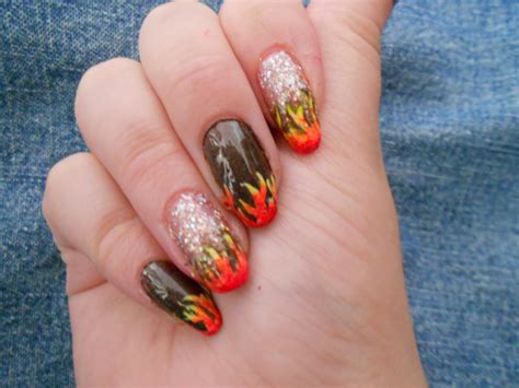 The Nail Artista Extraordinaire: Some Like It Hot: Easy Flames Nail Art