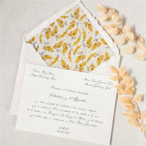 Invitación de boda clásica sobre forrado mimosas BLUE BOHO