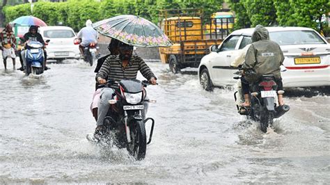 Heavy Rain Alert In Telangana Moderate Showers Likely In Hyderabad