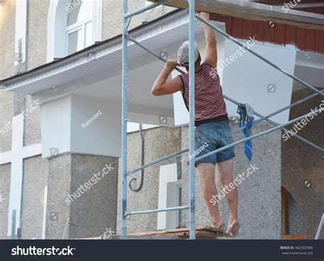 Install Soffit Roofing Construction Soffit Installation Stock Photo 462502996 | Shutterstock