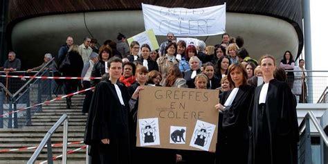 Les Greffiers Manifestent Contre La R Forme