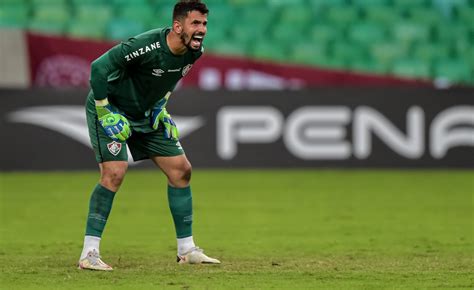 Goleiro do Fluminense é cobiçado por gigantes brasileiros