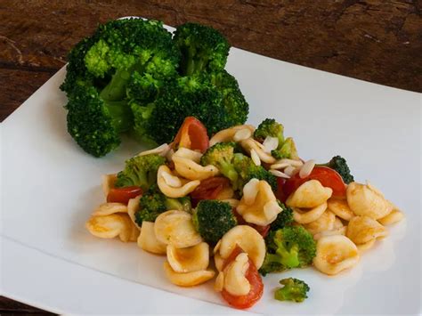 Orecchiette Ai Broccoletti E Pomodorini