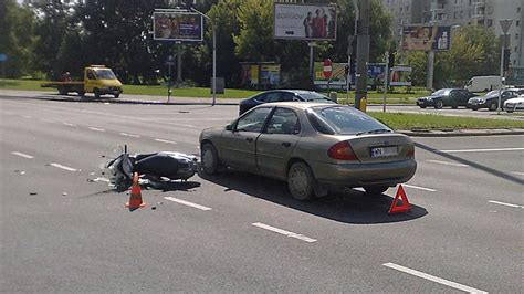 Dolina S U Ewiecka Zderzenie Forda Ze Skuterem Tvn Warszawa