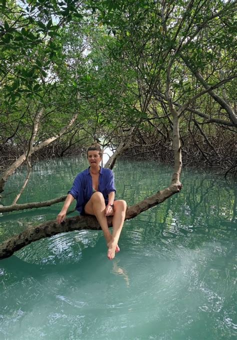 Zofia Zborowska w bikini byczy się na brazylijskich mokradłach Z cyklu Instagram VS