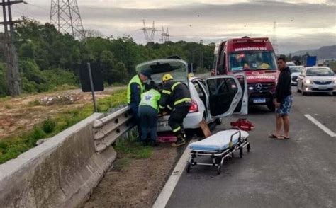 Mulher Fica Ferida Após Colisão Entre Dois Carros Na Br 101 Unitv