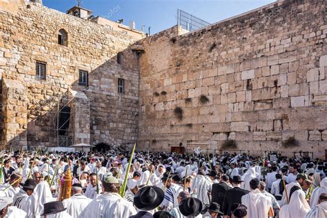 Jerusalem Israel De Septiembre De Jud Os Rezando Envueltos