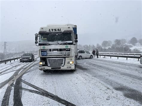 Anadolu Otoyolu Nun Bolu Kesiminde Zincirleme Kaza