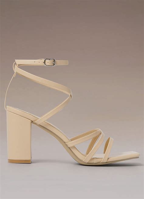 Nude Escarpins nude à brides de cheville et brides croisées Des chaussures Azazie