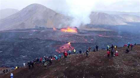 How safe is volcano tourism?