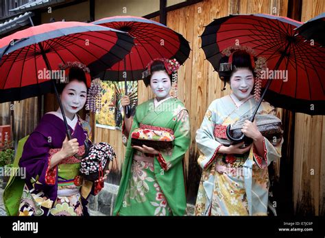 Japanese Women Female Beauty Geishas Posing For A Photo Gion Area