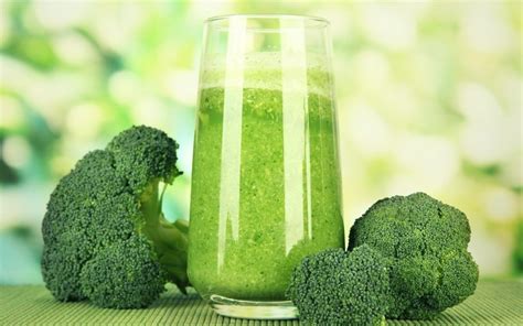 Broccoli smoothie:Your daily need of vegetables in one glass!