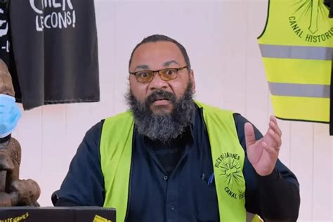 Dieudonné condamné à 10000 euros d amende pour ses propos Blaque