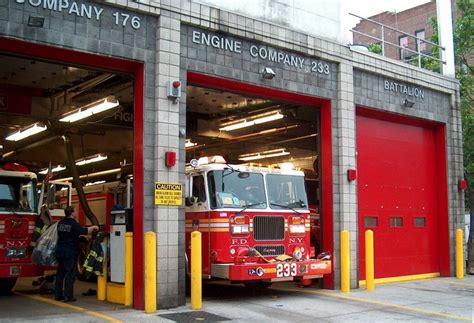 FDNY Engine 233 / Ladder 176 | Fdny, Fdny firehouse, Fire station