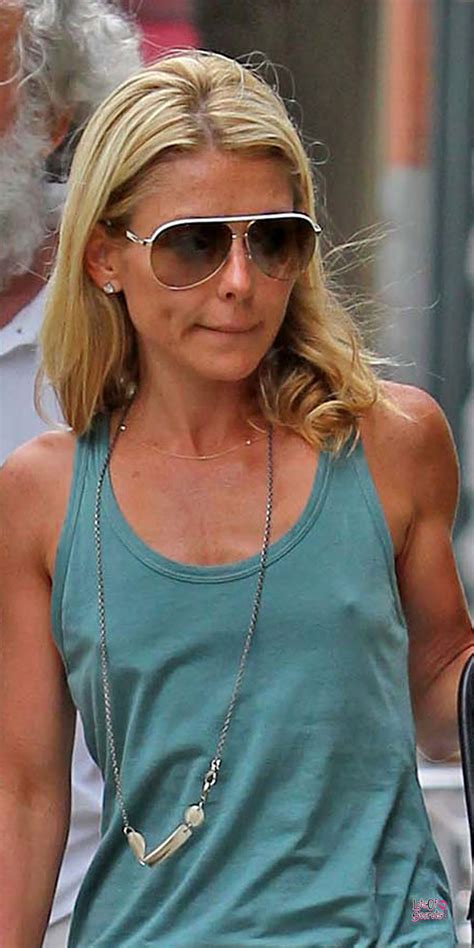 Kelly Ripa Pokies 05