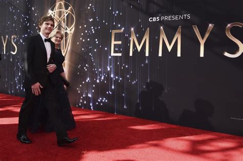 Los Mejores Momentos De Los Emmy 2021 Un Directo De 8 Segundos En