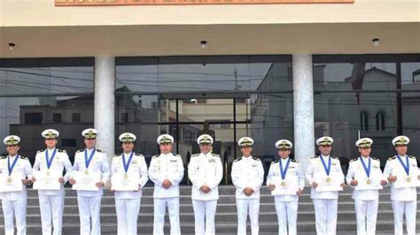 Escuela Superior de Guerra Naval otorga grado de Maestro en Política