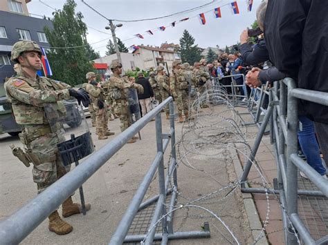 Nastavlja Se Drama Na Severu Kosova Veliki Broj Gra Ana Ispred Zgrade