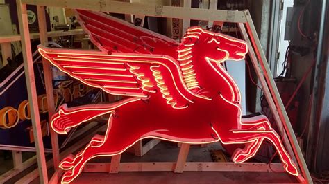 Mobil Pegasus Animated Neon Sign Youtube