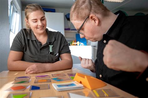 Ein Weg Der Vielen Kleinen Schritte Ergotherapie Bei Neurologischen