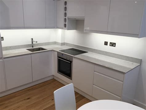 Hammersmith Building In Caesarstone 6131 Bianco Drift Quartz