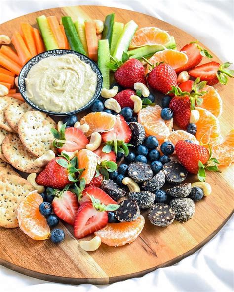 Healthy platters for celebrating the weekend 💫 what's on the healthy platter of your dreams? I'd ...