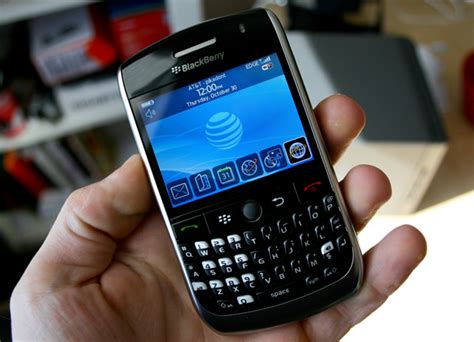 Gizmodo Reviews The AT T BlackBerry Curve 8900 CrackBerry