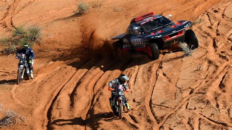 Carlos Sainz y Stéphane Peterhansel se han caído por el mismo agujero