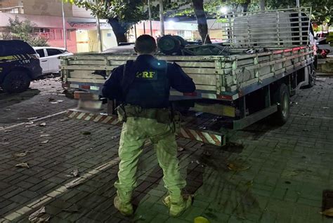 Prf Recupera Caminh O Roubado Em No Rio De Janeiro Brasil Do Trecho