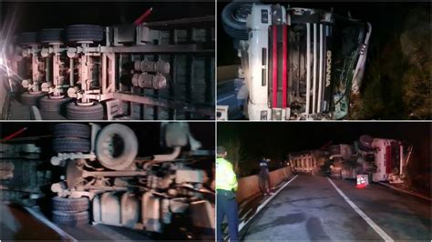 Un camion plin cu lemne s a răsturnat pe DN 66 Traficul oprit pe