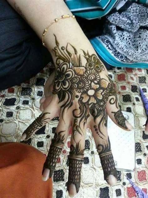 Pin By Bint E Iqbal On Mahanadi Desgins Henna Hand Tattoo Mehndi