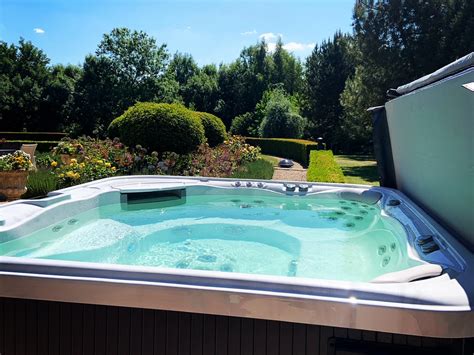 Ultimate Hot Tubs and Swim Spas - WhatSwimSpa?