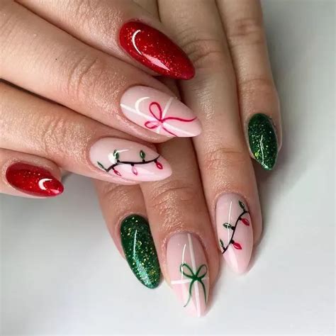 25 Gorgeous Green Christmas Nails You Will Love This Festive Season Xmas Nails Stylish Nails