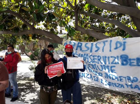 La protesta di Si Cobas a Messina Il vero virus da abbattere è il