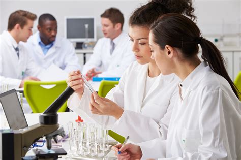 Group Of Technicians Working In Laboratory Ing Nieurs Et